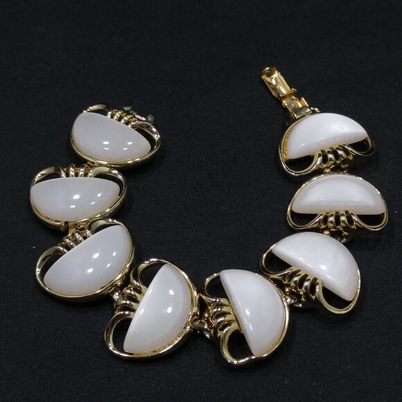 Coro White Moonglow Lucite Half Moon Bracelet, Gold Plated, 1950s Vintage - Picture 5 of 10